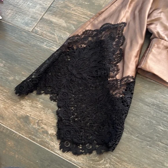 Top - Picture 3 of 5